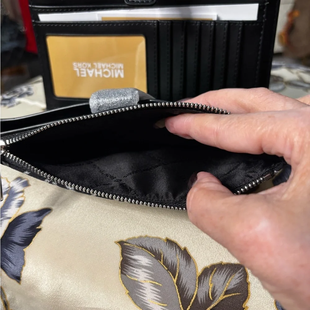 Michael Kors Jet Set Travel Slim Wallet - Black and Silver - Picture 10 of 12